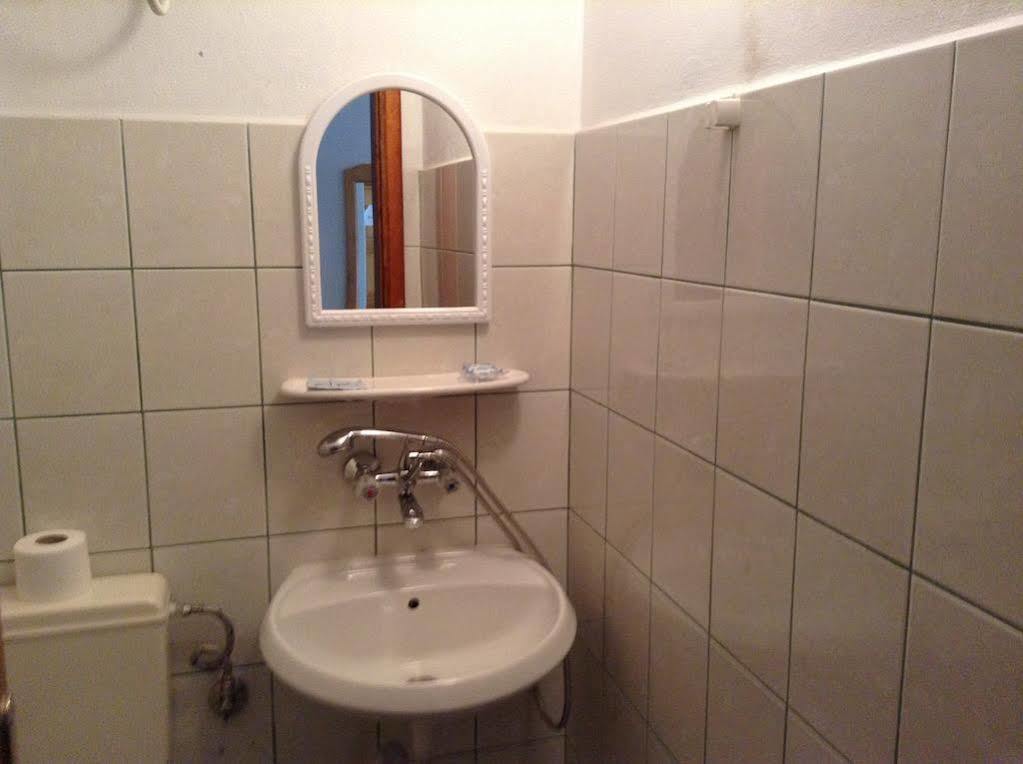 Vanda Guest House アルバナシ エクステリア 写真